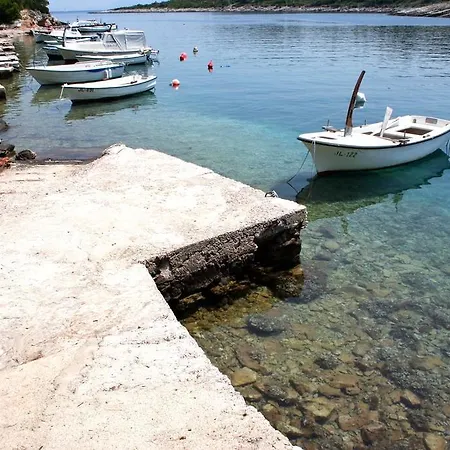 Basina 8754a Jelsa (Hvar)