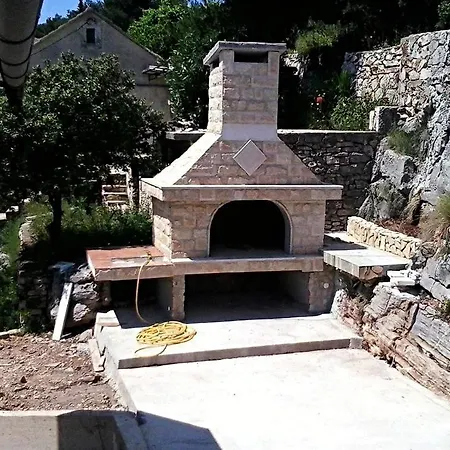 Basina 8754a Jelsa (Hvar)